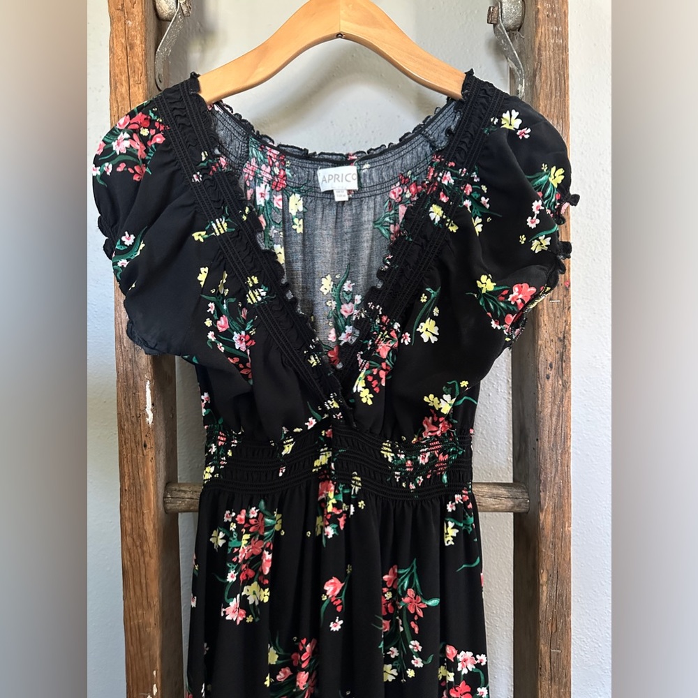 Floral maxi dress w/ ruffle sleeves